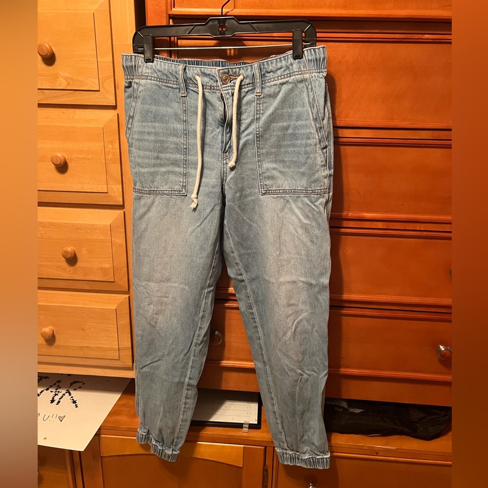 American Eagle women’s jeans